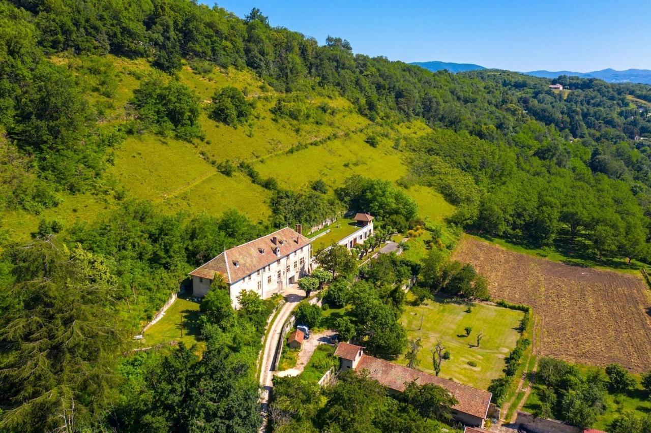 Jolie Cabane Avec Jacuzzi Pour Les Amoureux De La Nature Tullins Bagian luar foto