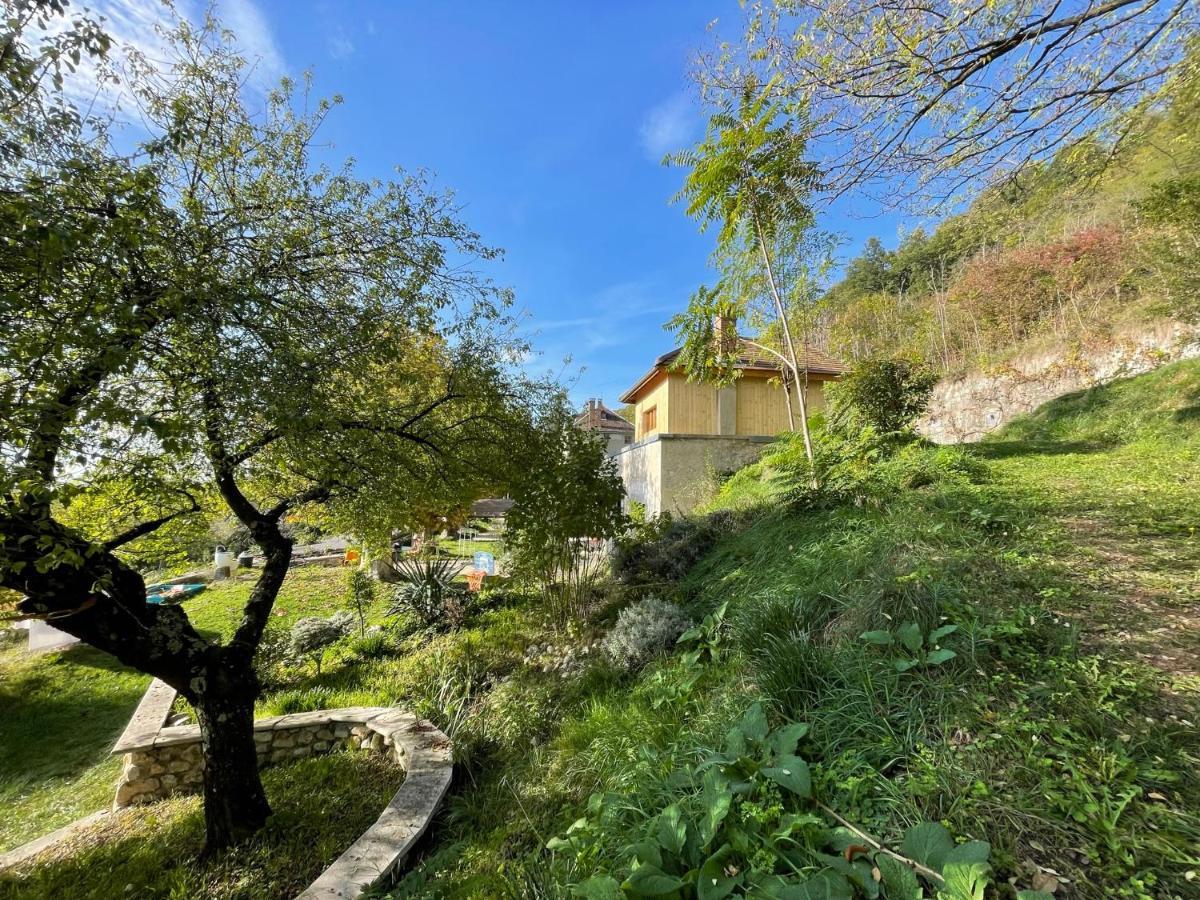 Jolie Cabane Avec Jacuzzi Pour Les Amoureux De La Nature Tullins Bagian luar foto