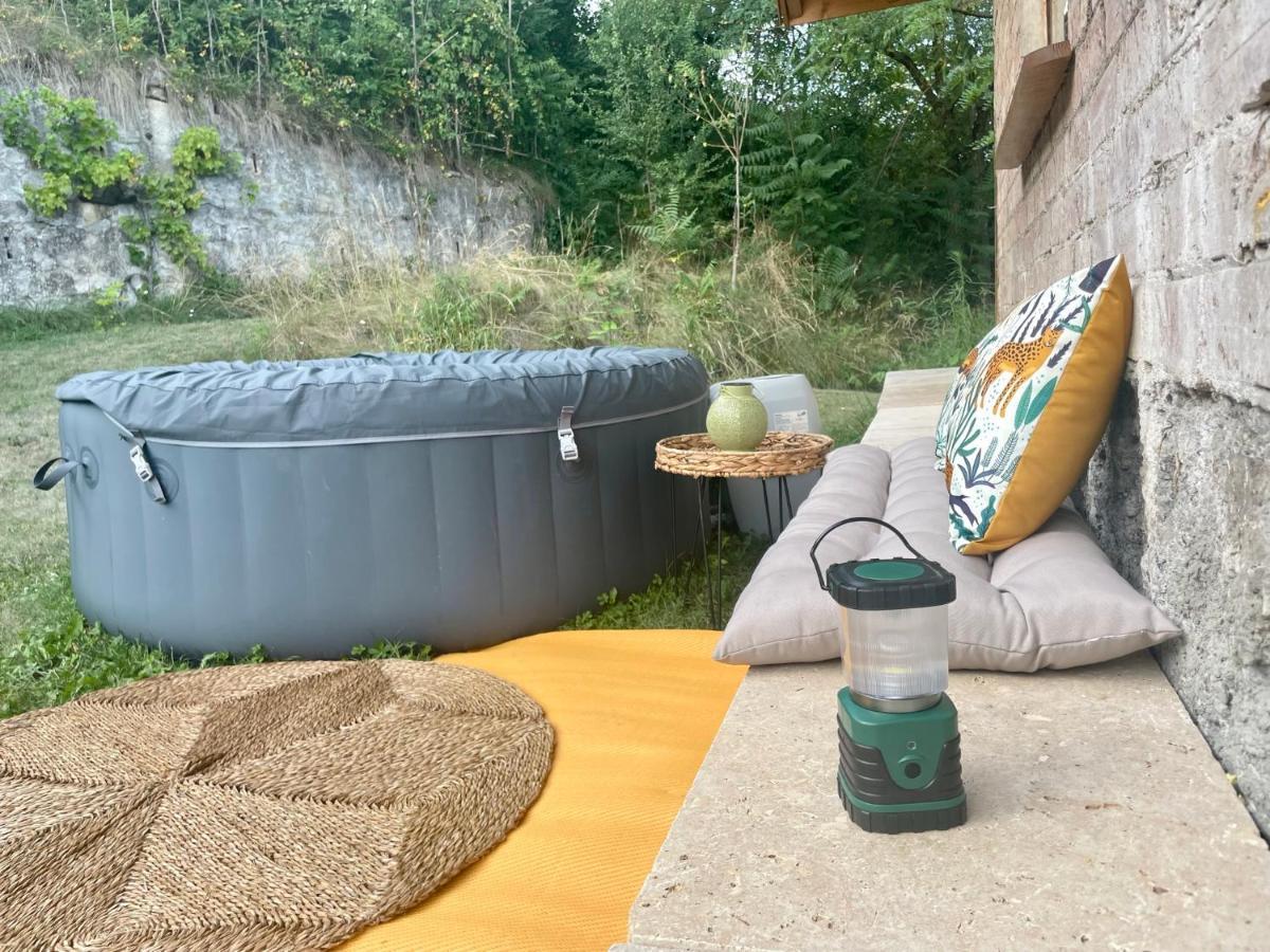Jolie Cabane Avec Jacuzzi Pour Les Amoureux De La Nature Tullins Bagian luar foto