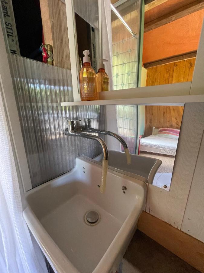 Jolie Cabane Avec Jacuzzi Pour Les Amoureux De La Nature Tullins Bagian luar foto